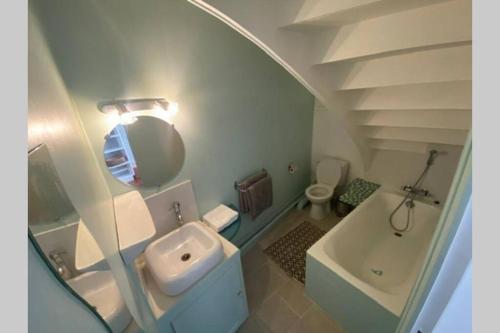 a small bathroom with a sink and a mirror at La Croquante face au château in Beynac-et-Cazenac