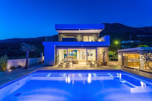 Luxurius Villa Aria with heated 45sqm pool, jacuzzi and seaview