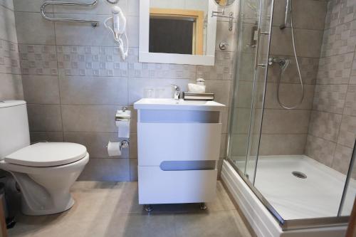 Un baño de Hotel Jonapolis