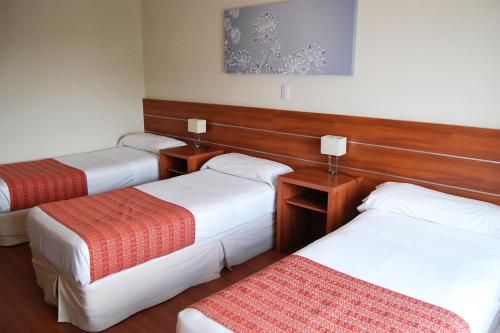 Postel nebo postele na pokoji v ubytování Quorum Córdoba Hotel, Resort Urbano