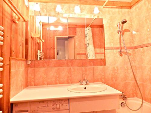 a bathroom with a sink and a mirror at Résidence Chanteneige - Freeloc Immobilier in Les Menuires