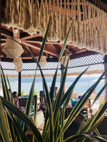 Un restaurante o sitio para comer en Hotel Savoy