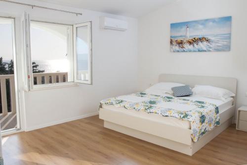 Posteľ alebo postele v izbe v ubytovaní Unforgettable sea view apartments Bakota