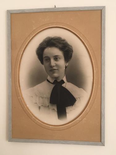 a black and white photo of a woman wearing a bow tie at Affittacamere Arco Polinori in Foligno