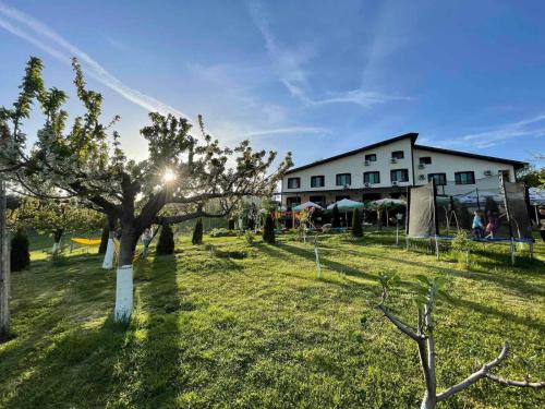 Foto dalla galleria di Family hotel Borovitsa a Pŭdartsi