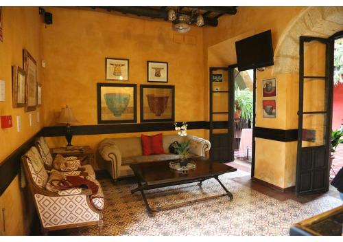 Ruang duduk di La Casona de Calderón Gastronomic & Boutique Hotel