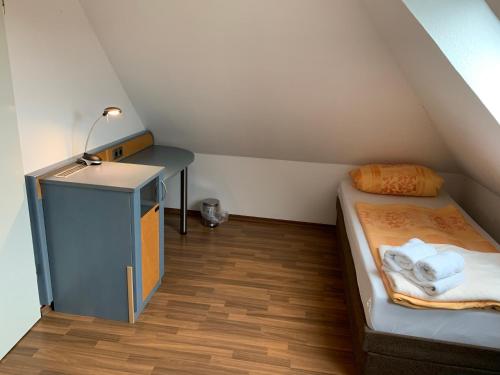 a small room with a bed and a desk at Ferienhaus Schonerweg 9 in Norddeich in Norddeich