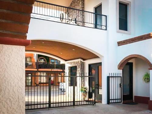 a building with a gate and a balcony at Hotel Andares de Kino by Rotamundos in Magdalena de Kino