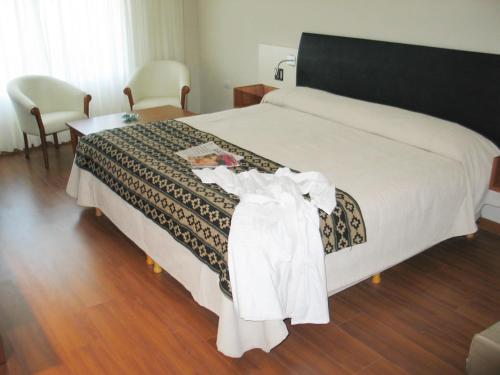 Postel nebo postele na pokoji v ubytování Quorum Córdoba Hotel, Resort Urbano