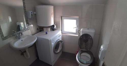 Apartments Kuc tesisinde bir banyo