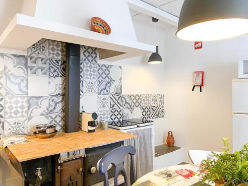 Kuchyň nebo kuchyňský kout v ubytování Casa dos chocalhos-Piscina-Perto Praia Fluvial-Vista incrível e sossego