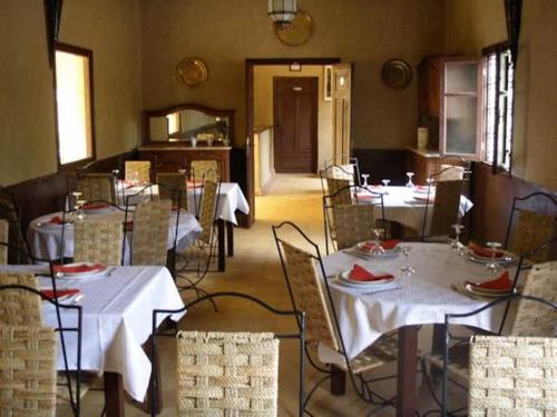 Restaurace v ubytování Auberge Amellagou