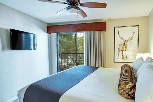 A bed or beds in a room at Club Wyndham Durango