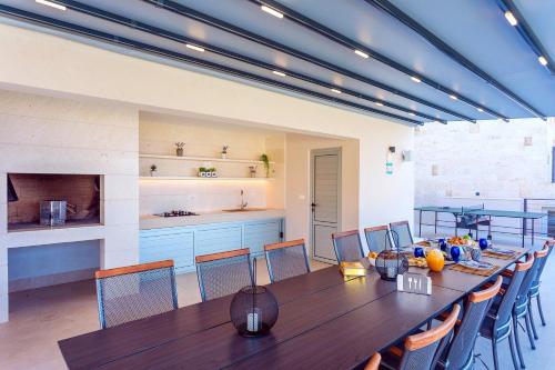 Villa Diva with 7 bedrooms, heated pool, sauna and fun zone, sea views