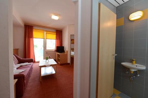 Vonios kambarys apgyvendinimo įstaigoje Strandhotel Faak