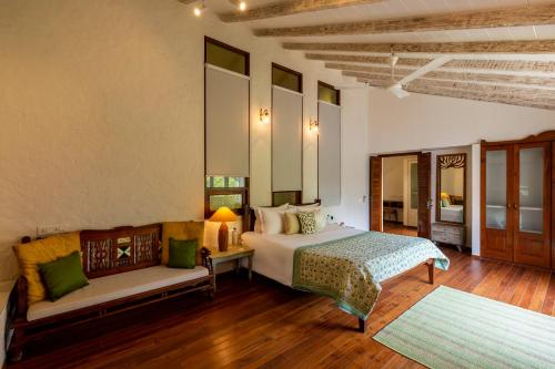 Ліжко або ліжка в номері amã Stays & Trails Chikoo Villa, Goa