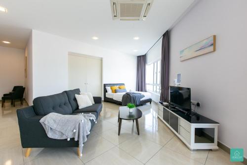 TV a/nebo společenská místnost v ubytování JOMSTAY Octagon Ipoh Suites