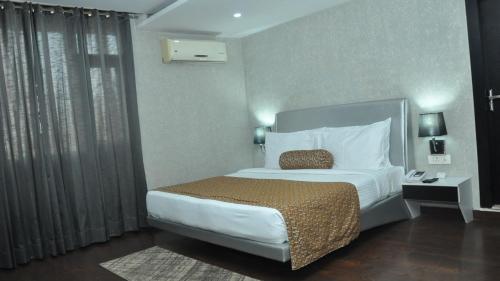 Postel nebo postele na pokoji v ubytování Hotel JSR Continental