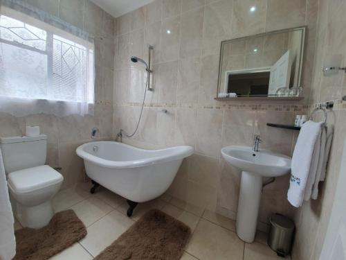 Koupelna v ubytování SM Africa Guest House