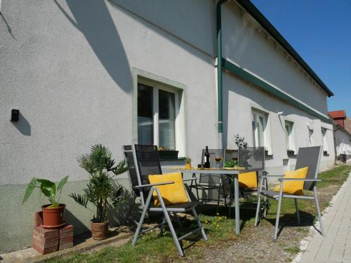 a group of chairs and a table outside a building at Bonito - Historischer Streckhof in Schützen am Gebirge