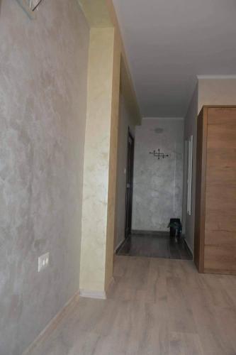 an empty hallway of a house with a wall at Pensiunea Red Rock in Piatra Neamţ