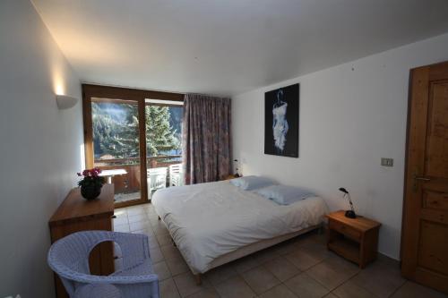 a bedroom with a bed and a window at Chalet Bouquetin- Chamois 8 to 11 people in Champagny-en-Vanoise