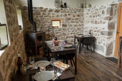 Un restaurant sau alt loc unde se poate mânca la Moulin Des Comtes - Gite D'Leau