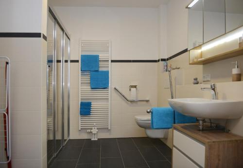 a bathroom with a sink and a toilet at Ferienwohnung Schertel in Pleinfeld