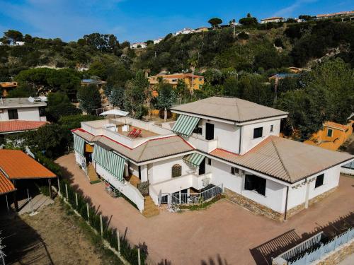 an aerial view of a house in a village at casa vacanze margherita in Capo Vaticano