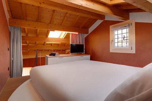 a bedroom with a white bed and a window at 1881 LUXURY SUITES in Verona
