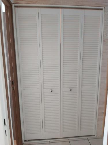 a closet with white closets in a room at :) Spacieux T4 AÉROPORT, ensoleillé, déco soignée in Blagnac
