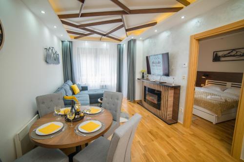 Postel nebo postele na pokoji v ubytování PineWood Apartman Zlatibor