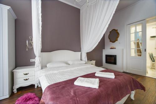 Ένα ή περισσότερα κρεβάτια σε δωμάτιο στο Cosy Bohemian Home near Piata Unirii