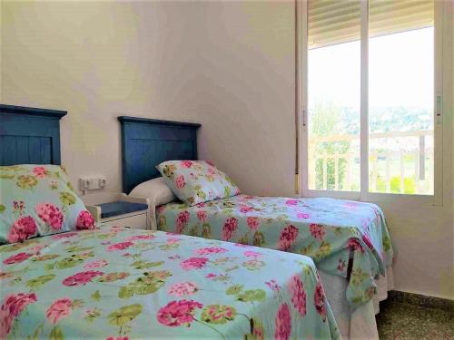 Posteľ alebo postele v izbe v ubytovaní Torre Irta Family Complex LEK