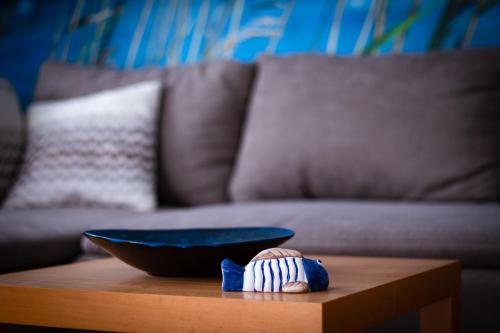 a bowl on a coffee table next to a couch at Nefelejcs Apartmanház in Gyenesdiás