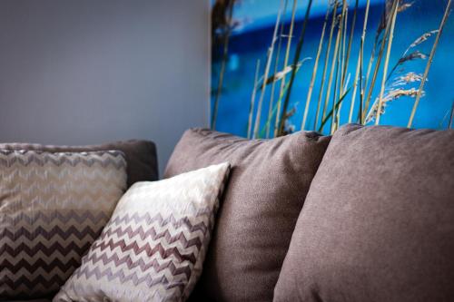a group of pillows sitting on top of a couch at Nefelejcs Apartmanház in Gyenesdiás