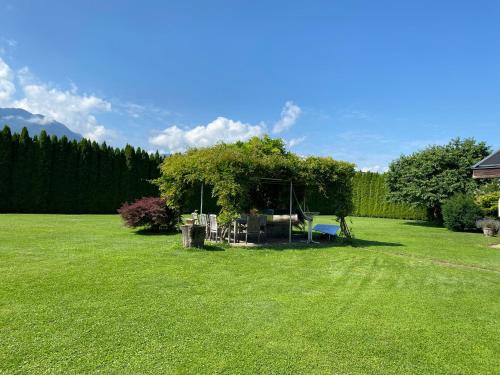 V Gemütliches Gartenhausにある庭