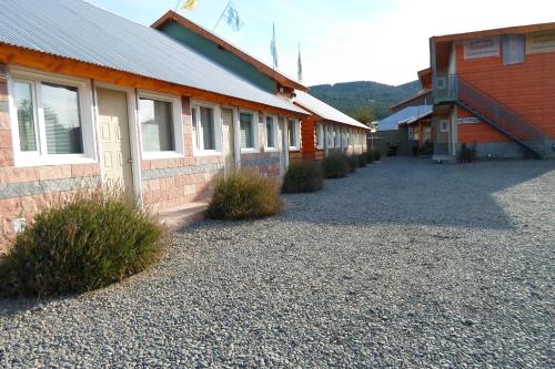 a row of buildings with gravel next to them at Apart Hotel Curahue in Junín de los Andes