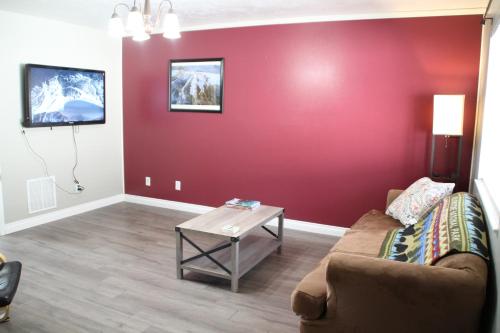 a living room with a couch and a table at 3 queen beds, 1 twin bed, 2 rooms, 1 and a half bath, self check-in, flexcation equipped in Idaho Falls