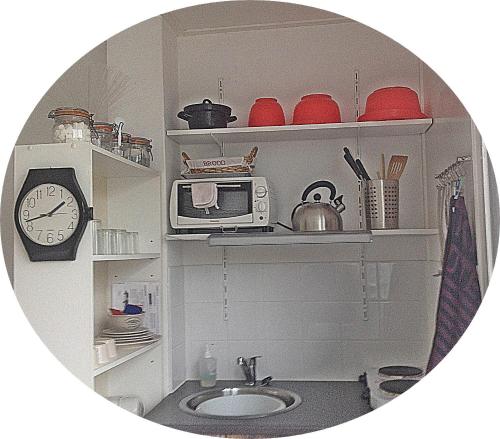Virtuvė arba virtuvėlė apgyvendinimo įstaigoje B&B 2 Hoog Lelystad