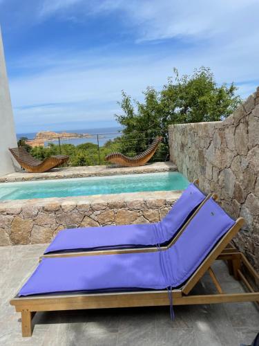 Swimmingpoolen hos eller tæt på Casaceccu : suite Casa Vespa