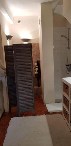 Ένα μπάνιο στο Le Belvédère - Chambres d'hôtes de charme et Restaurant