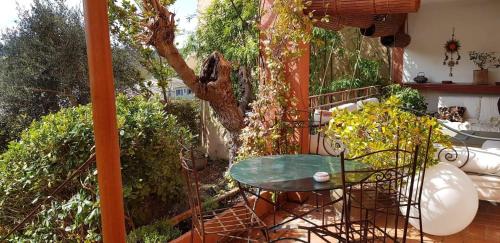 Κήπος έξω από το Le Belvédère - Chambres d'hôtes de charme et Restaurant