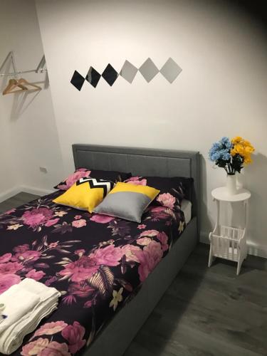 Ένα ή περισσότερα κρεβάτια σε δωμάτιο στο Norton Road