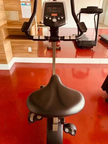 Gimnasio o equipo deportivo en Flat Vip 5 Estrelas Granja Vianna Luxuoso e Sofisticado Alto Padrão Animália Park!