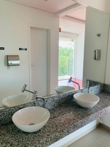 Un baño de Flat Vip 5 Estrelas Granja Vianna Luxuoso e Sofisticado Alto Padrão Animália Park!