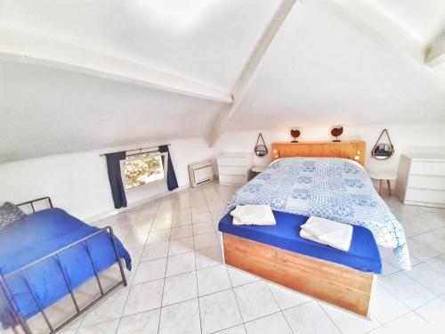a large bedroom with a blue bed and a window at Ca dell'acciuga in Cervo