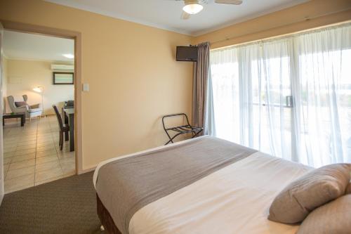 Ένα ή περισσότερα κρεβάτια σε δωμάτιο στο Comfort Inn Robe