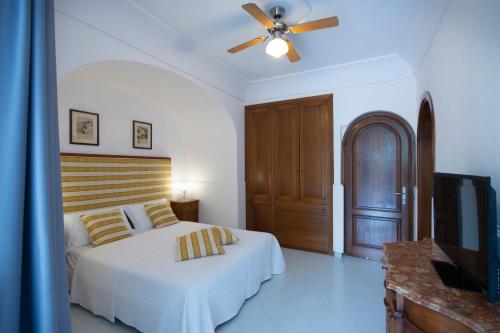 Katil atau katil-katil dalam bilik di Maresca Hotel Praiano