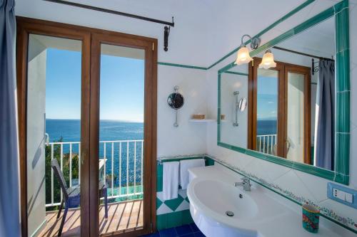 Koupelna v ubytování Maresca Hotel Praiano